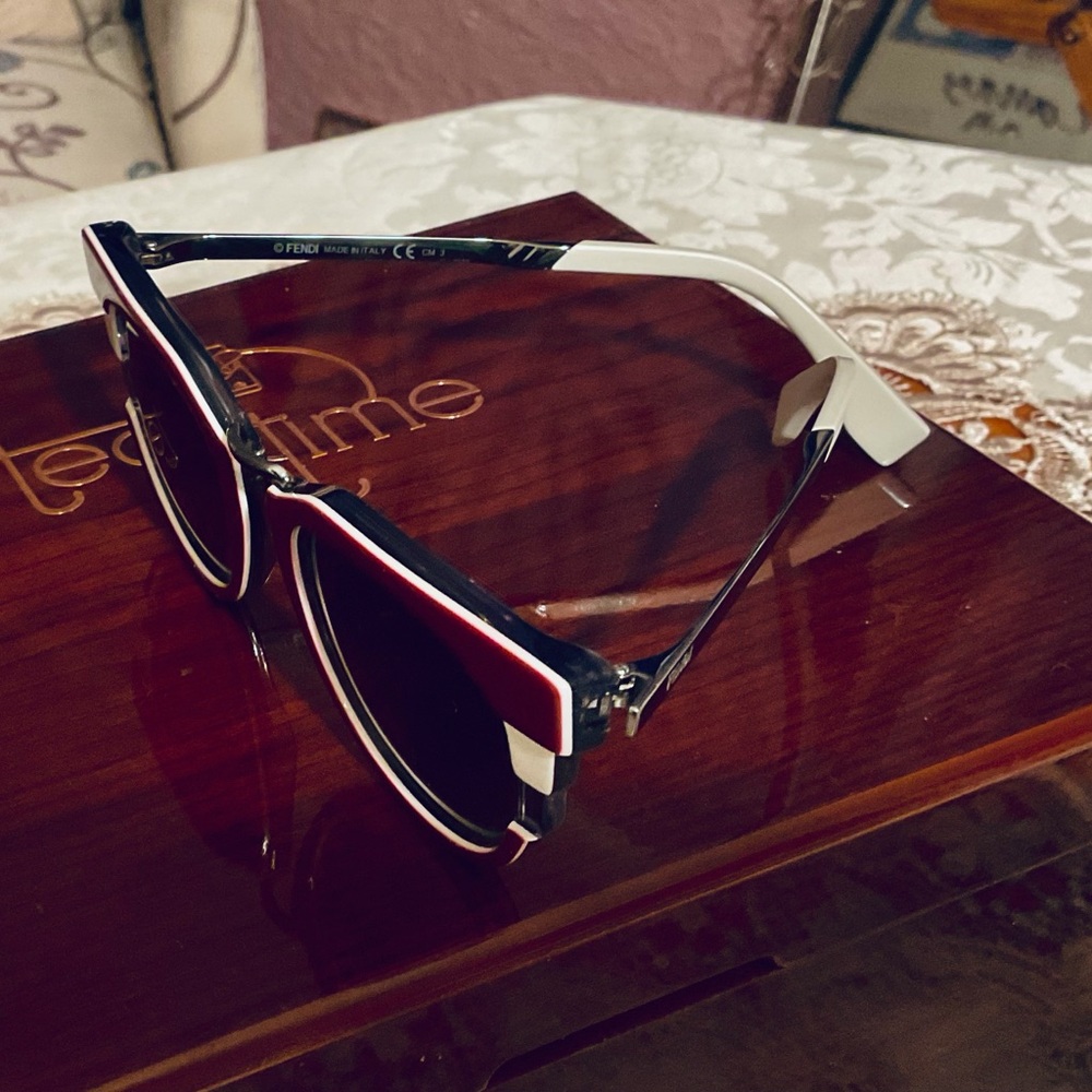 FENDI BURGUNDI & WHITE SUNGLASSES - Picture 5 of 10